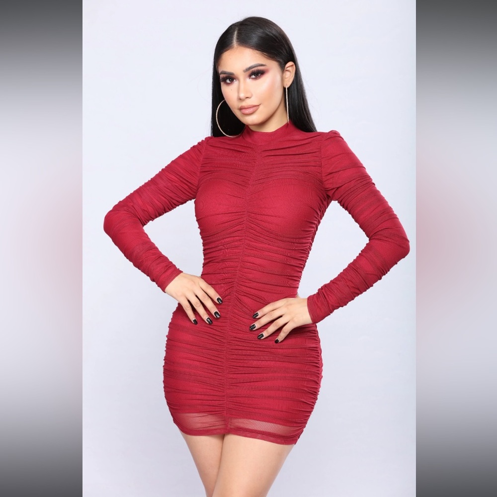 Fashion Nova Paparazzi Ruched Dress - Color Burgundy